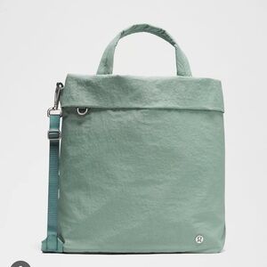 ✨NWT✨Lululemon Athletica On My Level Tote 20L Crater Blue